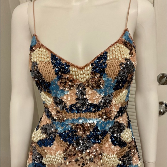 Aidan by Aidan Mattox SZ-0 Women's V-Neck Sequin Cocktail Dress. Retail $320 - Picture 2 of 13
